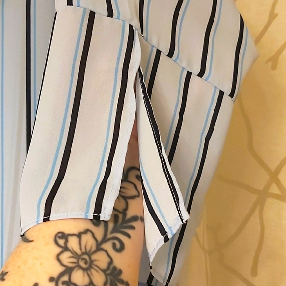 NWT Sioni Blue Pinstripe BOHO Chiffon Blouse - Picture 4 of 6